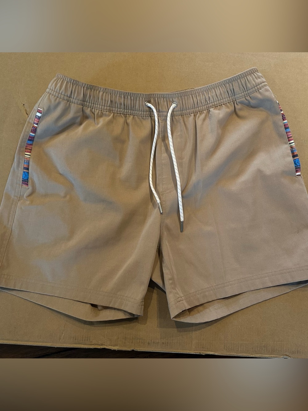 Wowie Elastic Waist Shorts. Size Large.